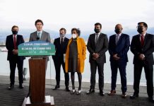 Poseł liberalny pyta, czy jego rząd dobrze sobie poradził z pandemią