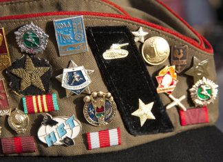 Ligęza: Czerwone, czarne, spróchniałe