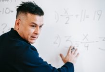 Floryda odrzuca 41% nowych podręczników do matematyki, wskazując na krytyczną teorię rasy jako jedną z przyczyn