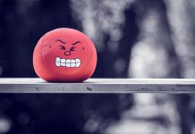 Drodzy podróżni, nie wyżywajcie się na pracownikach lotniska