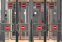 W wakacje na lotniskach nie będzie wcale lepiej