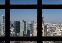 Dlaczego władze RP nie interweniują w sprawie zakazu wyjazdu do Polski niezaszczepionych Polaków?