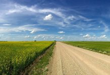 Saskatchewan grozi aresztowaniem federalnych agentów pobierających próbki na polach