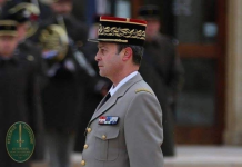 Francuski generał czapkuje, przed tymi, którzy nie dali się zaszczepić