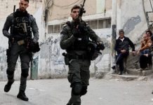 Izrael: Żydzi powinni nosić broń przy sobie