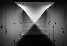 Strzał w szkolnej toalecie