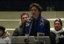 Marsz poparcia dla Ukrainy w Toronto z udziałem Trudeau i Poilievre’a