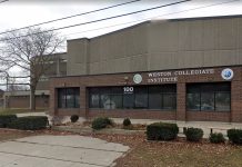 15 latek w stanie krytycznym po postrzeleniu przed szkołą