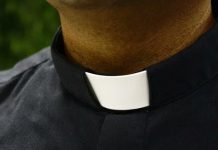 Ksiądz pobity za sutannę