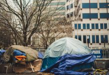 Co zrobić z obozowiskami bezdomnych w Toronto?