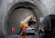 Jak wyciągnąć maszynę zakleszczoną pod Old Mill Drive?