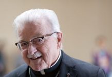 Bp Henry: dlaczego Kościół katolicki nie przeciwstawia się kłamstwom o szkołach z internatem?