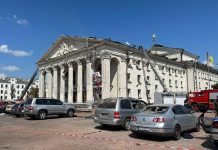 Rosjanie zaatakowali teatr, gdzie odbywało się spotkanie producentów dronów