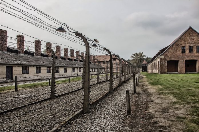 auschwitz-i-3671388_1280