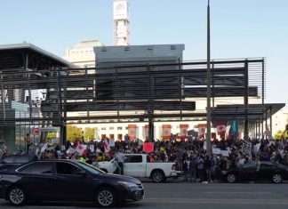 Farmus: Skandal za skandalem, skandalem pogania