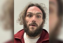 Uwaga, sąd wypuścił niebezpiecznego pedofila – policja ostrzega ludzi