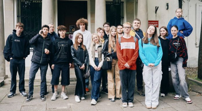 05. Przed Muzeum Ziemi w Warszawie