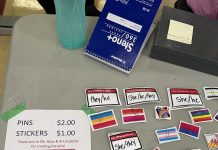 Kontrmanifestanci na proteście rodziców przed kuratorium w Durham