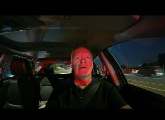 Dlaczego Trudeau jest przyspawany do stołka