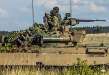 Sikorski: Polska gotowa produkować broń dla Ukrainy na kredyt spłacany “po zwycięstwie”