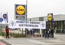 Protest przeciw planowanej budowie centrum Lidla w Gietrzwałdzie