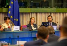 Przemówienie jednej z organizatorek Freedom Convoy na forum Parlamentu Europejskiego