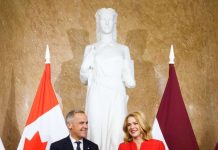 Carney na Łotwie przedłuża pobyt kanadyjskich wojsk w tym kraju