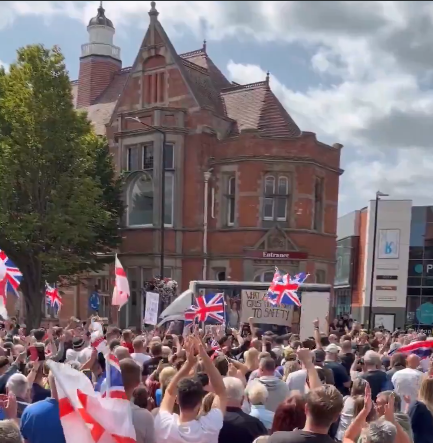 Masowe protesty antyimigracyjne w Wielkiej Brytanii