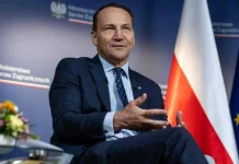 Radosław Sikorski wezwał kraje NATO do ustanowienia strefy zakazu lotów nad Ukrainą