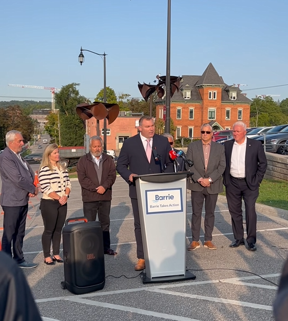 Stan wyjątkowy w Barrie. Trwa oczyszczanie miasta