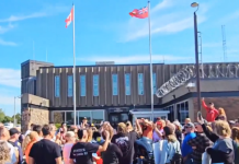 Pedo scum – ludzie chcą sami wymierzyć sprawiedliwość brutalnemu pedofilowi