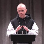 Młodzi Norwedzy idą do Kościoła