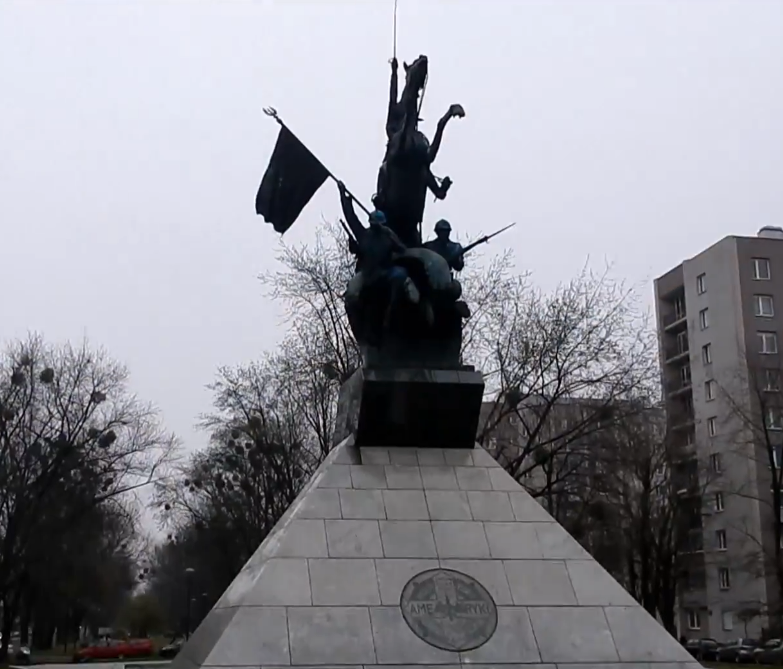 KUMOR: Rzucili się przez morze…