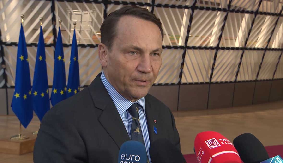 Sikorski dla Ukrainie 100 mln na broń ze środków MSZ