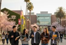 Trump przyznaje, że potrzeba sprowadzać specjalistów z zagranicy aby szkolili Amerykanów