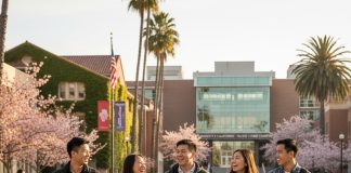 Trump przyznaje, że potrzeba sprowadzać specjalistów z zagranicy aby szkolili Amerykanów