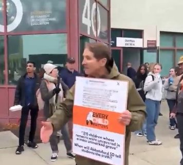 “Jak można oskarżać ludzi o morderstwo bez dowodów”?!