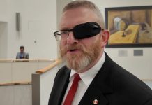 W najnowszym sondażu partia Grzegorza Brauna Konfederacja Korony Polskiej wyprzedza Konfederację