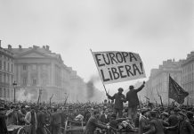 Jak ruch Trumpa planuje przewrót w Europie – w narracji mediów w kraju nad Szprewą