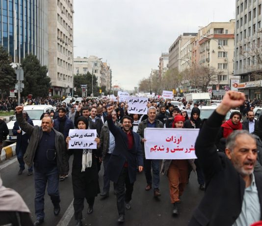 Dlaczego atak USA na Iran raczej nie doprowadzi do zmiany reżimu w Teheranie Rozmowa z doświadczonym dyplomatą Donaldem Heflinem,