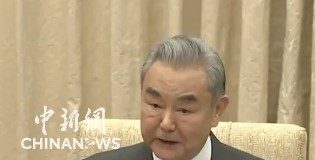 Chiny przedstawiają siebie w Monachium jako ostoję w świecie chaosu