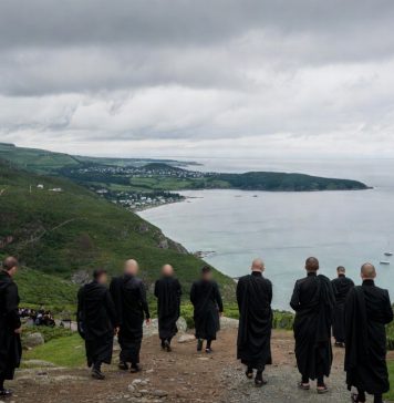 Wyspa Ani z Zielonego Wzgórza opanowana przez buddyjskich agentów Chin?