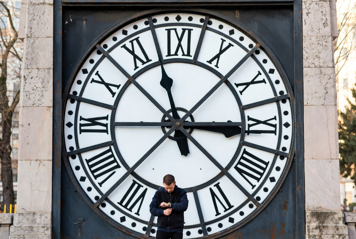 Mamy dość zmiany czasu; jaki czas zatrzymać na stałe – letni, czy zimowy?