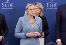 Nowacka wprowadzi zakaz smartfonów w szkołach