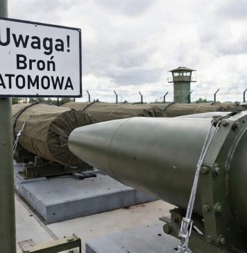 Tusk nie wyklucza polskiej bomby