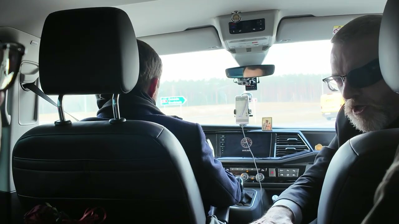 Grzegorz Braun tłumaczy objawienia i oprowadza S. Tymińskiego po Gietrzwałdzie