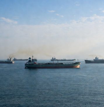 Trump apeluje do sojuszników o pomoc w odblokowaniu Ormuz, Iran przepuszcza tylko “przyjazne” statki