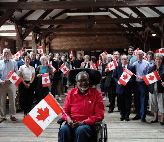 Każdy może zostać Kanadyjczykiem – ostrzega na łamach National Post Jamie Sarkonak