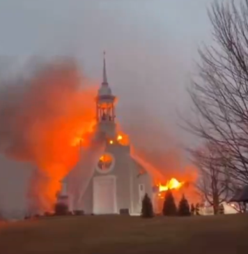 W Quebecu spłonął kolejny kościół