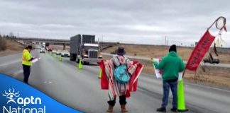 Indianie protestują w związku z nalotami na sklepy z nielegalną marihuaną